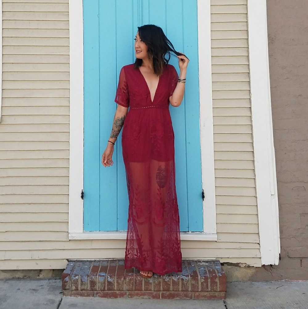 Lace romper maxi in Wine